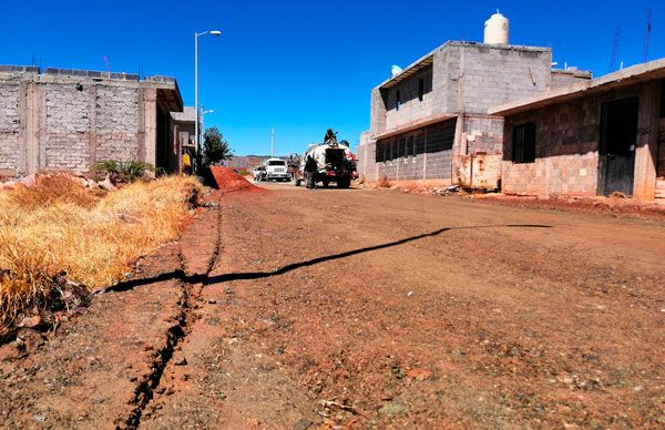 Logran revestimiento de calles para colonia antorchista de Guadalupe en beneficio de 100 familias   