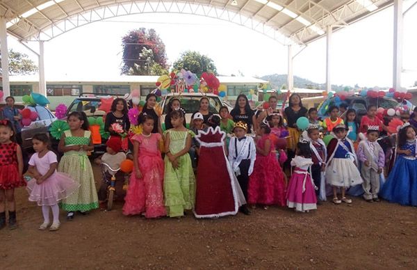 Celebran escuelas antorchistas de Uruapan el inicio de la primavera