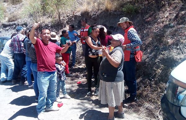 Recorre Antorcha y Caasim colonia para constatar necesidad de agua potable