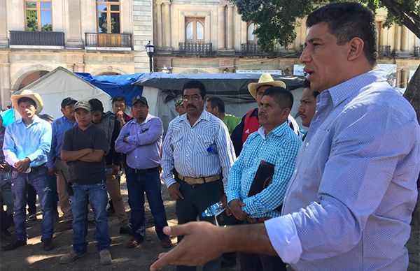 Campesinos esperan soluciones reales; entablan mesa de trabajo con secretario particular del Gobernador