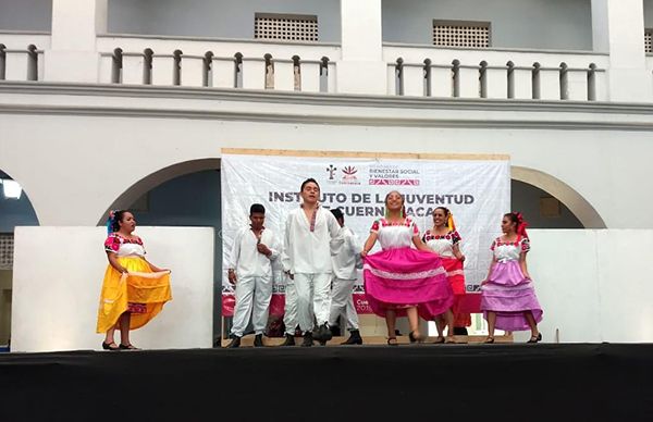 Brindan presentación cultural grupo de danza antorchista