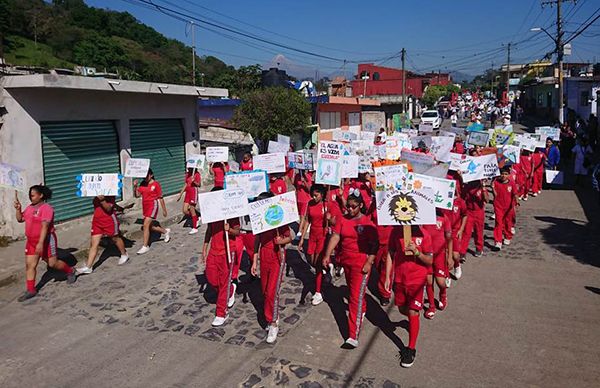 Escuelas antorchistas reciben la llegada de la primavera