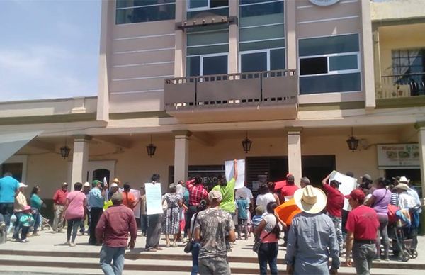 Antorchistas de Tuxpan reclaman soluciones ante el Ayuntamiento