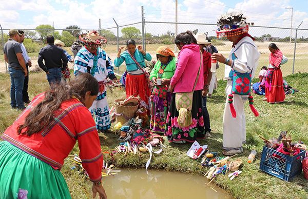 Presidente municipal de Villa de Ramos apoya a las tradiciones de los Wirrarikas