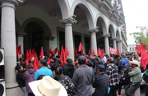 Ante la negativa del alcalde de Xalapa antorchistas se instalan en plantón