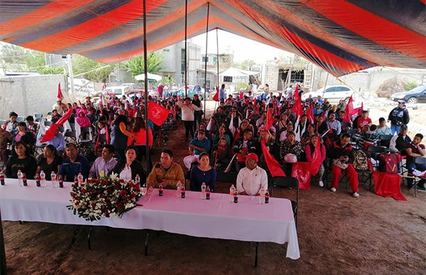 Antorcha ilumina hogares de familias de Pachuca