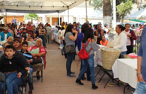 Un éxito festival gastronómico de la gordita de horno en Mexquitic 