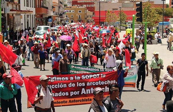 Con marcha y plantón, 40 mil hidalguenses denuncian al mal Gobierno