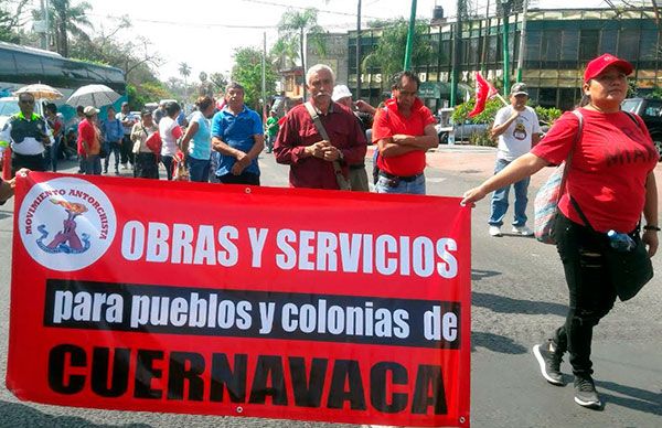 Asisten antorchistas al ayuntamiento capitalino