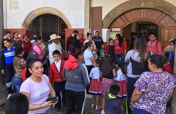 Sin respuestas concretas del ayuntamiento a demandas de docentes en Tacámbaro