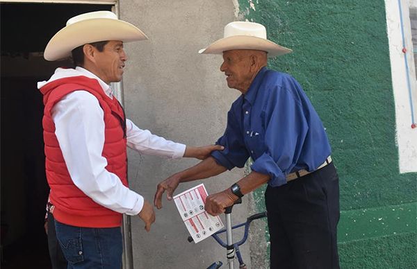 Candidato a la presidencia municipal de Asientos se compromete con la gente de Charco Azul 