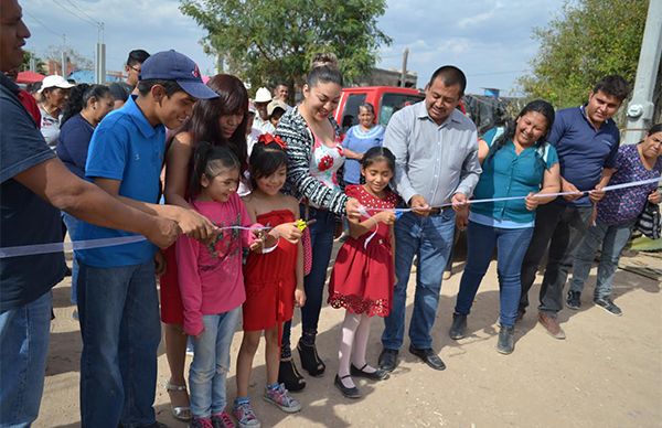 Inauguran antorchistas electrificación en colonia San Cristóbal 