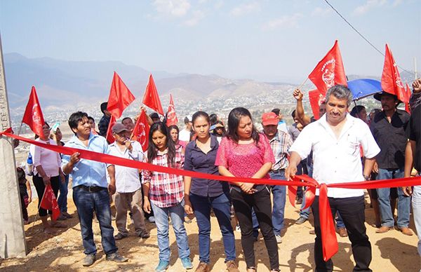 Inauguran ampliación de red de energía eléctrica en Santa María Atzompa