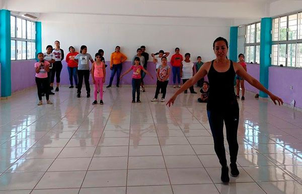 Imparten curso de artes en Culiacán