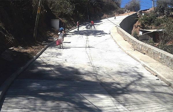 Pavimentación en colonia de Acapulco, un logro más de Antorcha