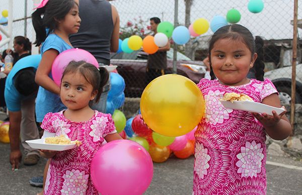 Antorchistas de Córdoba festejan  a los niños en su día