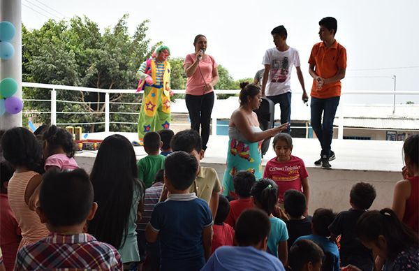 Antorchistas Celebran el Día del Niño