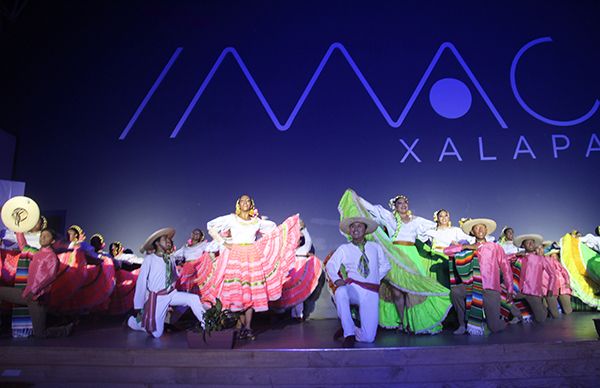 Se presenta Ballet Estatal de Antorcha en Festival folklórico.