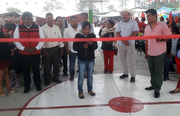 Inauguran techado en Unión Vista Hermosa