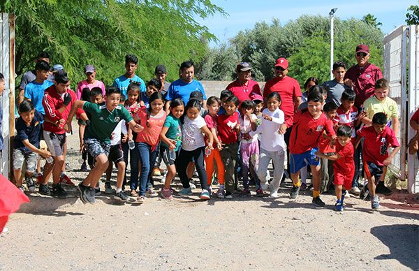 Niños de la Y Griega viven momentos de ilusión junto a sus madres