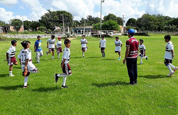 Clubes Antorchistas de Fútbol a la cabeza de la liga campechana