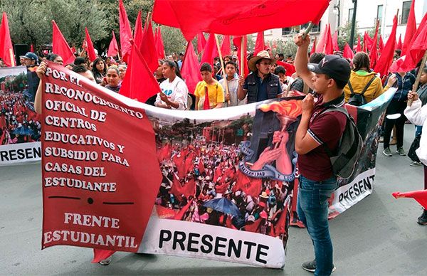 Estudiantes se movilizarán por sus becas Benito Juárez; no les han llegado