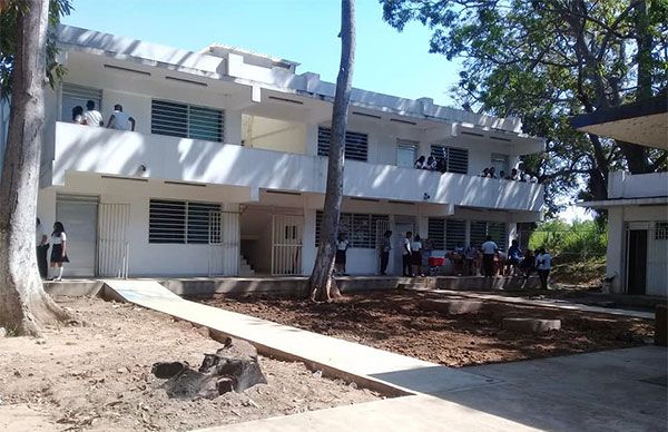 Escuela José Martí avanza gracias a la solidaridad de la gente