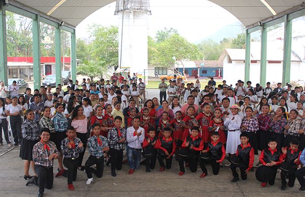 Antorcha está formando bailarines del pueblo y para el pueblo