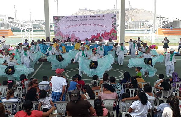 Escuelas antorchistas del Puerto de Veracruz celebran a las madres 