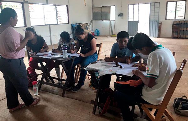 Se fomenta manualidades en escuela antorchista de Tapachula