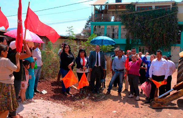 Celebran antorchistas inicio de instalación de red de agua potable en colonia de Cd.Hidalgo