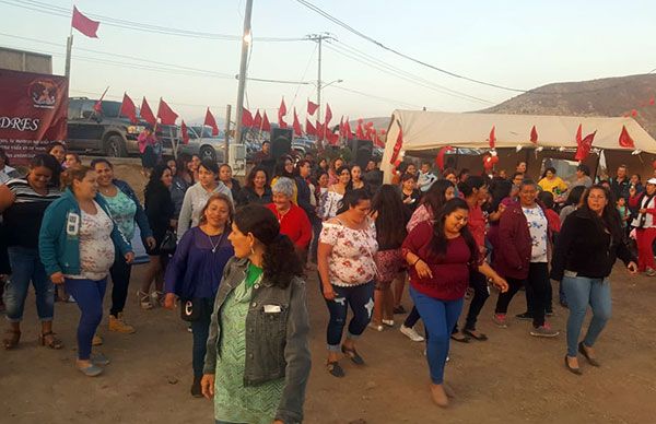 Festejan a madres antorchistas de la zona este de Tijuana 