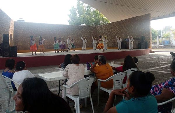 Antorchistas de Tlaltizapán celebrar el Día de las Madres