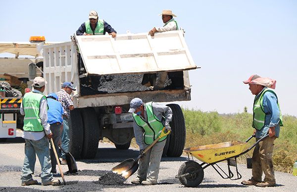 Continúan los trabajos de bacheo en los caminos de Villa de Ramos