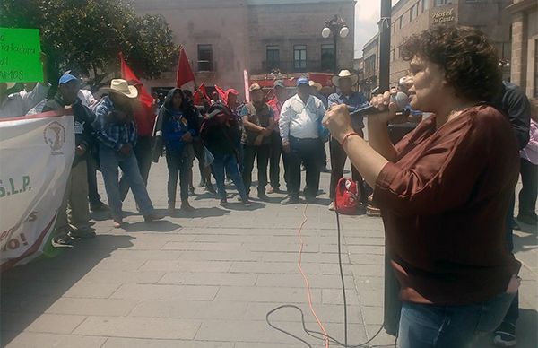 Con manifestación, antorchistas piden solución a sus demandas 