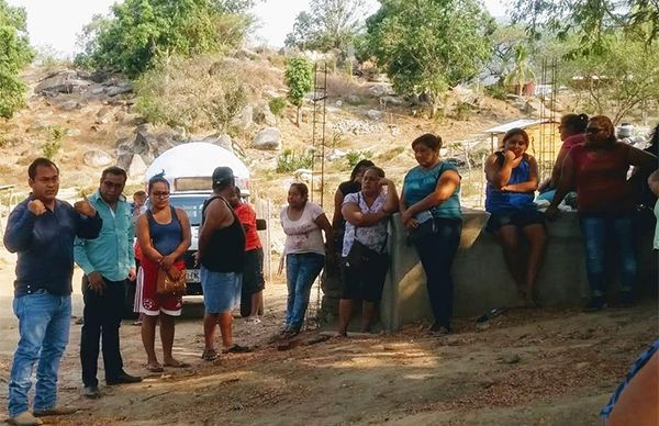 Visita alcalde de Tierra Colorada a colonos antorchistas