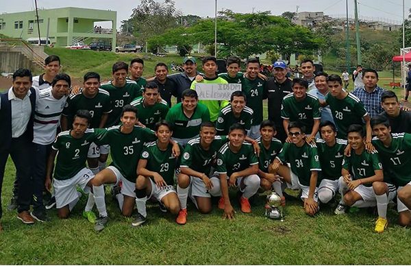 Deportivo Salvador Díaz Mirón, campeón de Liga Estudiantil.