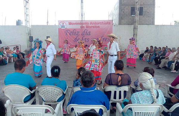 Campesinos antorchistas conmemoran Día de las Madres