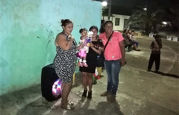 Antorchistas de Dzitbalché conviven para festejar a las madres