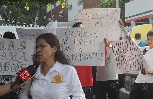 Solicitan antorchistas a delegado de Morelos solución a demandas educativas y sociales 