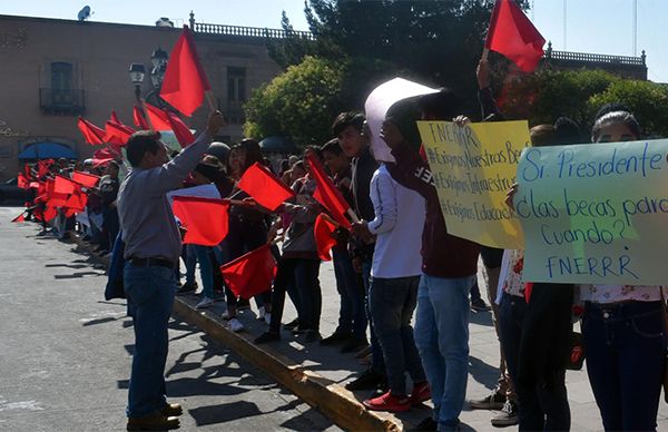 Se suma Antorcha Magisterial a protestas contra el Gobierno de AMLO