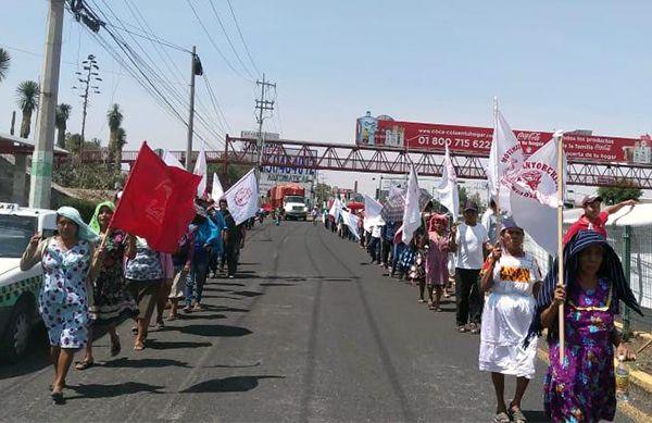 Indígenas de la Huasteca marchan por las calles de Pachuca; piden solución a demandas