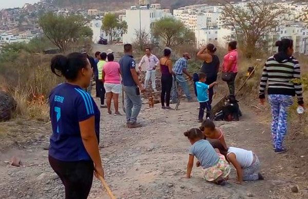 Con faenas colectivas, morelianos organizados mejoran sus colonias