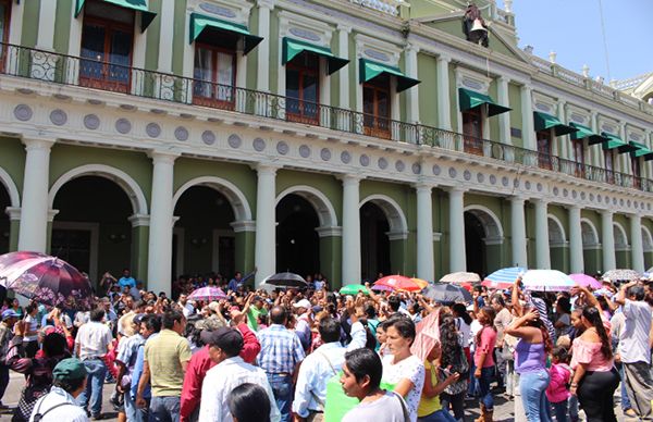 Palacio de Gobierno cierra las puertas a antorchistas