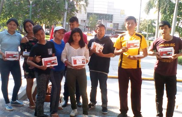 Moradores de albergue estudiantil presentes en plantón antorchista