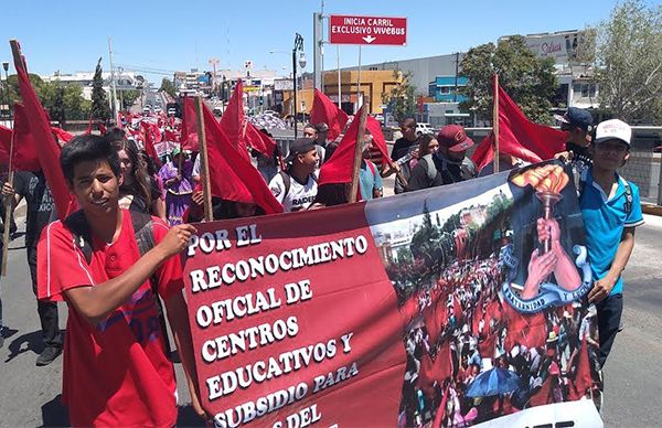 Resistamos los ataques del Gobierno, que en lugar de construir escuelas, quiere ahogar a los fundadores de la Primaria de Nueva Creación