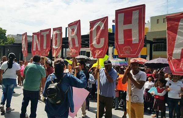 Antorchistas realizan marcha a Palacio Federal