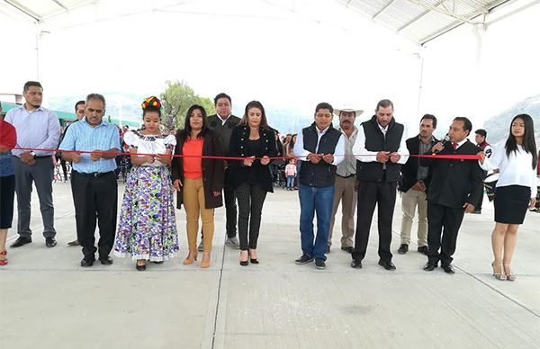 Gracias a la gestión y trabajo de Antorcha, estudiantes cuentan con techumbre