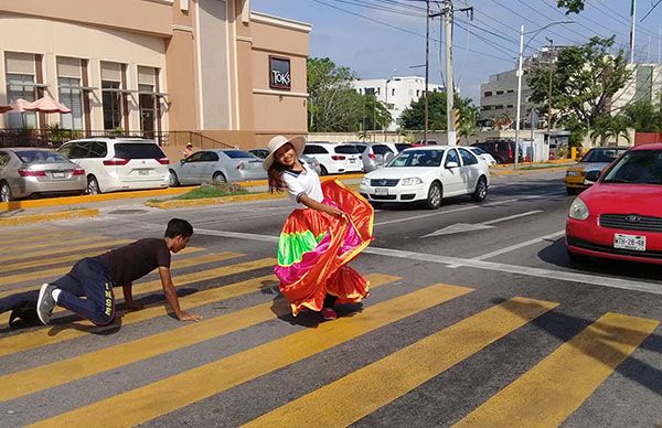 Jóvenes artistas realizan colecta en Villahermosa