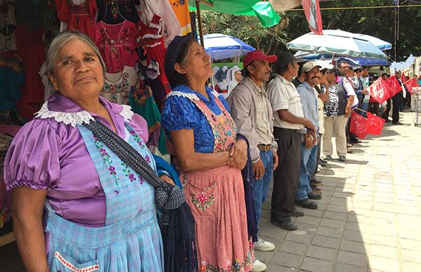 Con manifestación exigen obras y servicios en Oaxaca